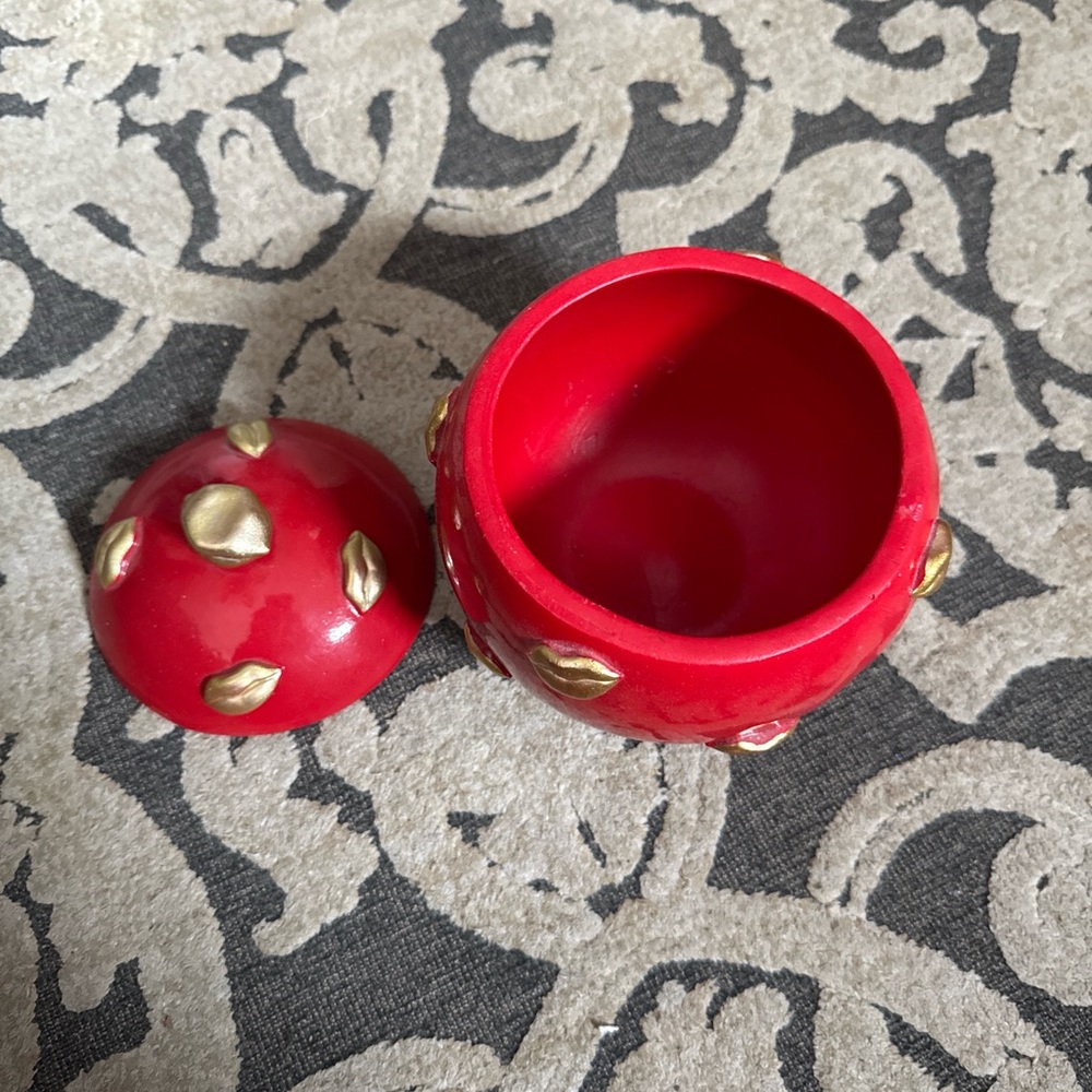 Red and Gold lips trinket jewelry box Sphere - Picture 2 of 3